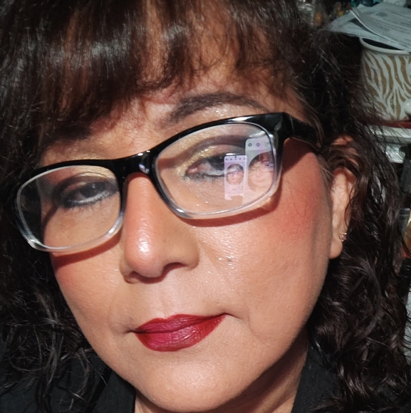 Meet your Posher, Maria - Picture 2 of 2